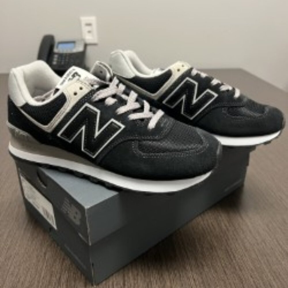 New Balance 574 Core - Black/White Size 8